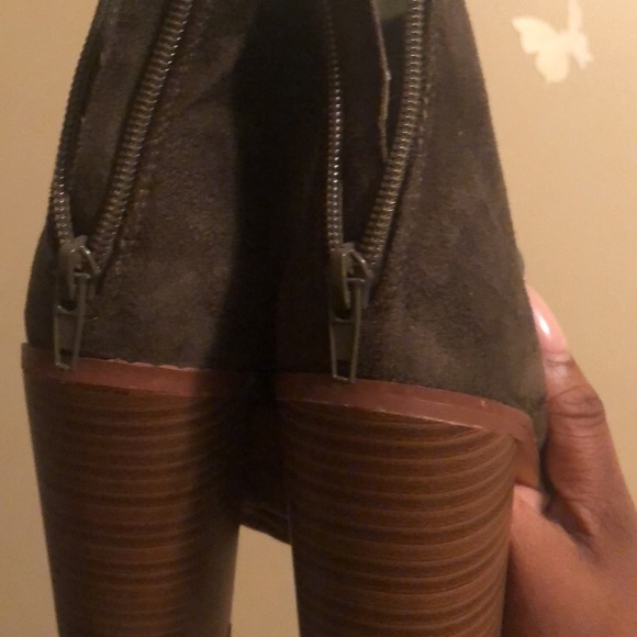 Shoe - Picture 3 of 5